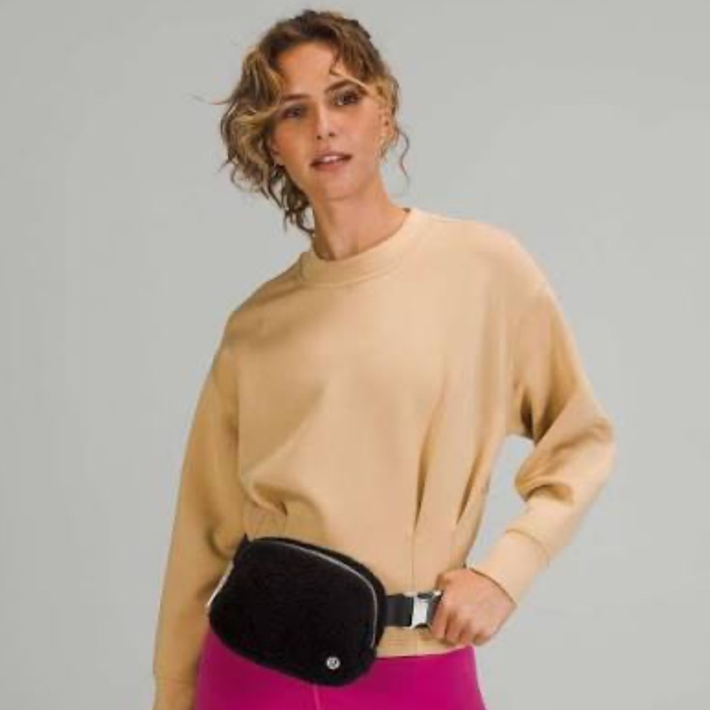 Lululemon Everywhere Belt Bag Fleece / Sherpa
